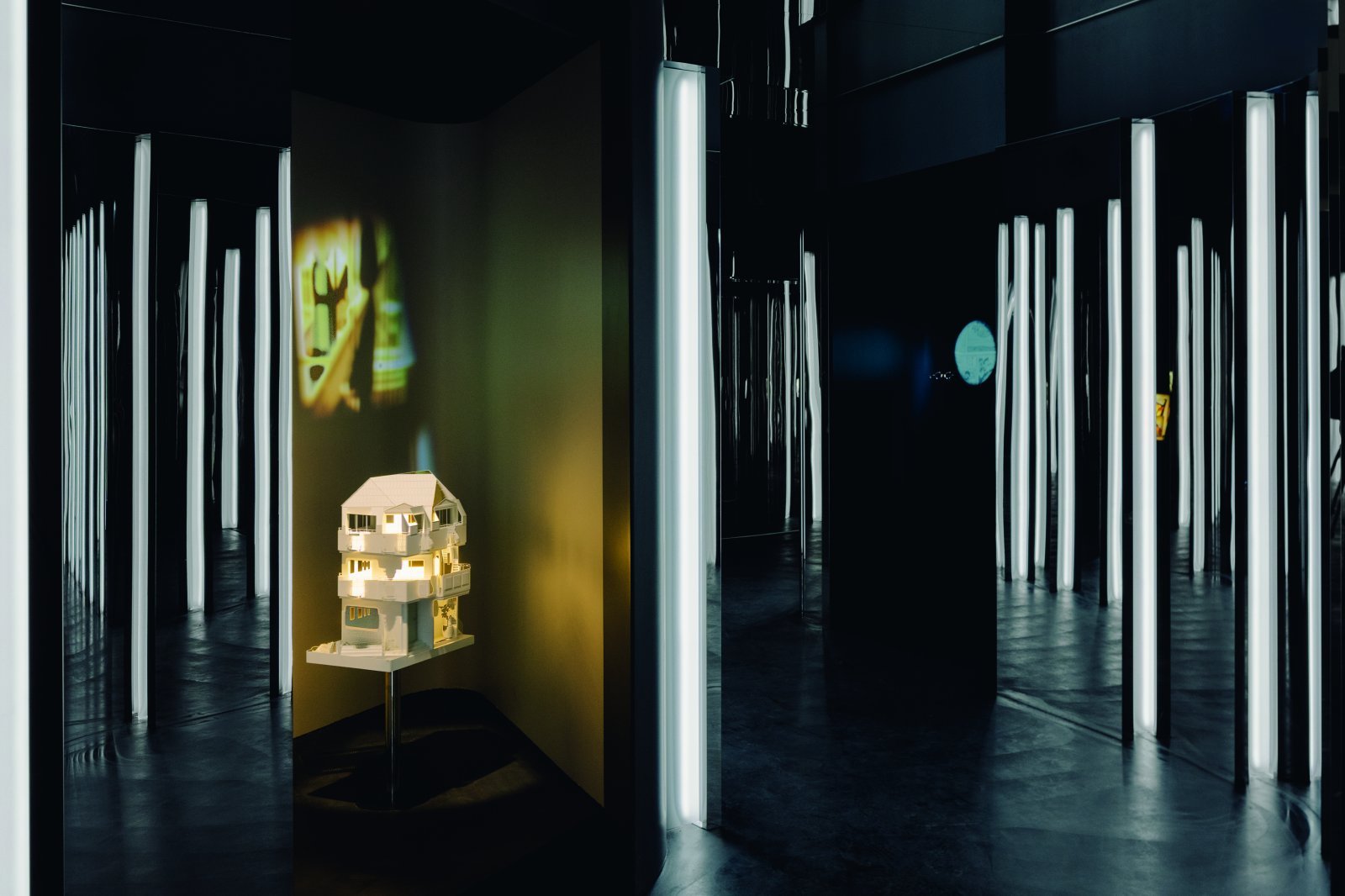 Women's Pavilion_Interior_Banana pathway_Victor Picon ©Cartier_RVB.jpg