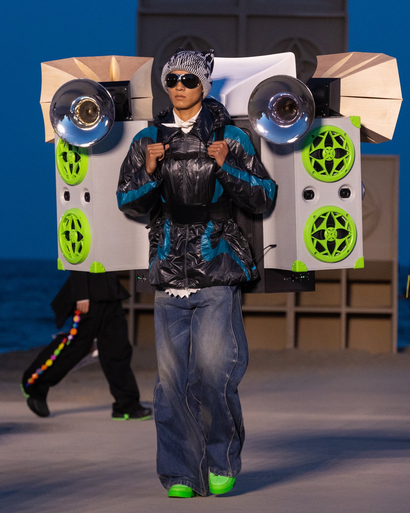 42 - NEW LOOK.jpg