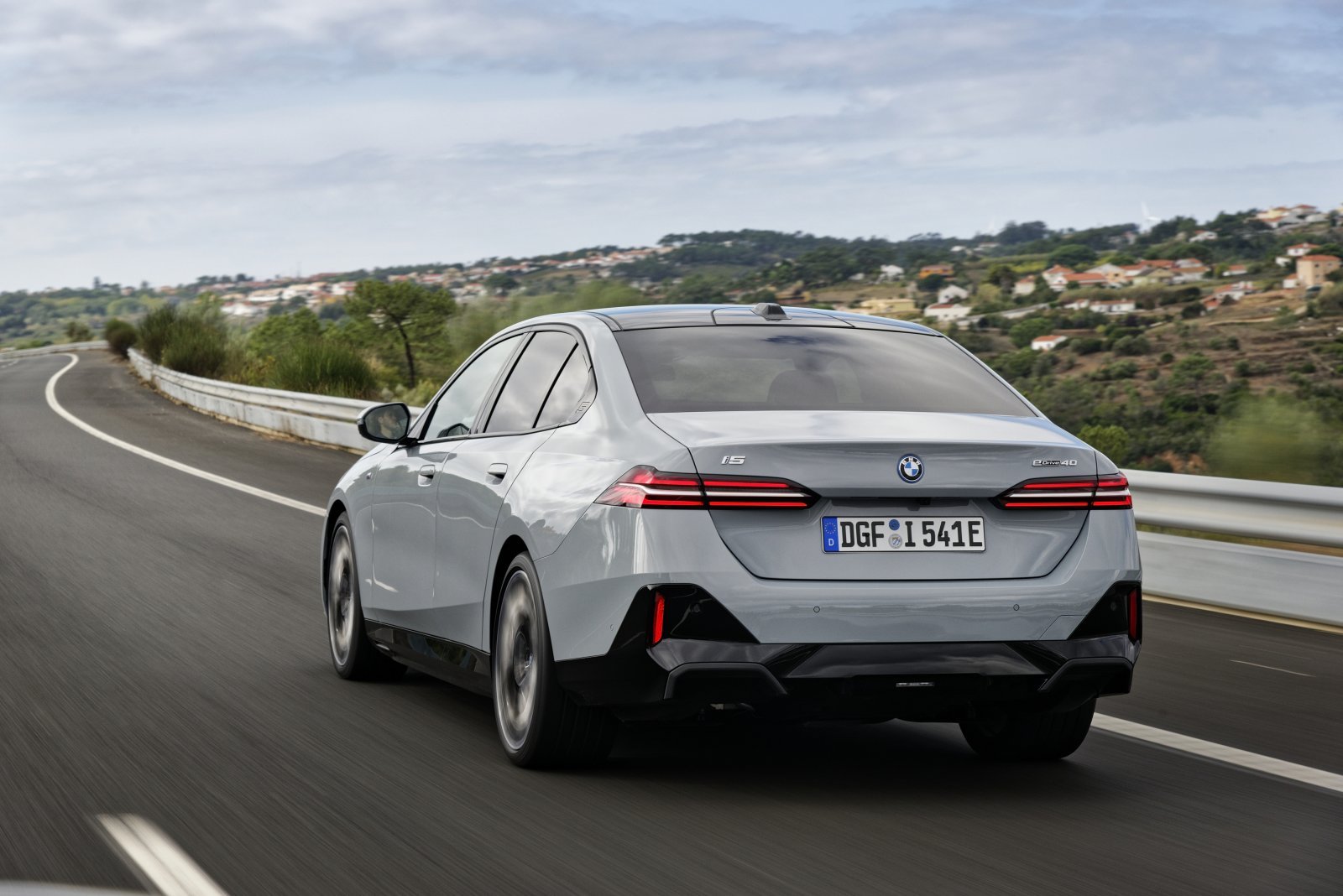 BMWi5_eDrive40_BrooklynGrey_30のコピー.JPG