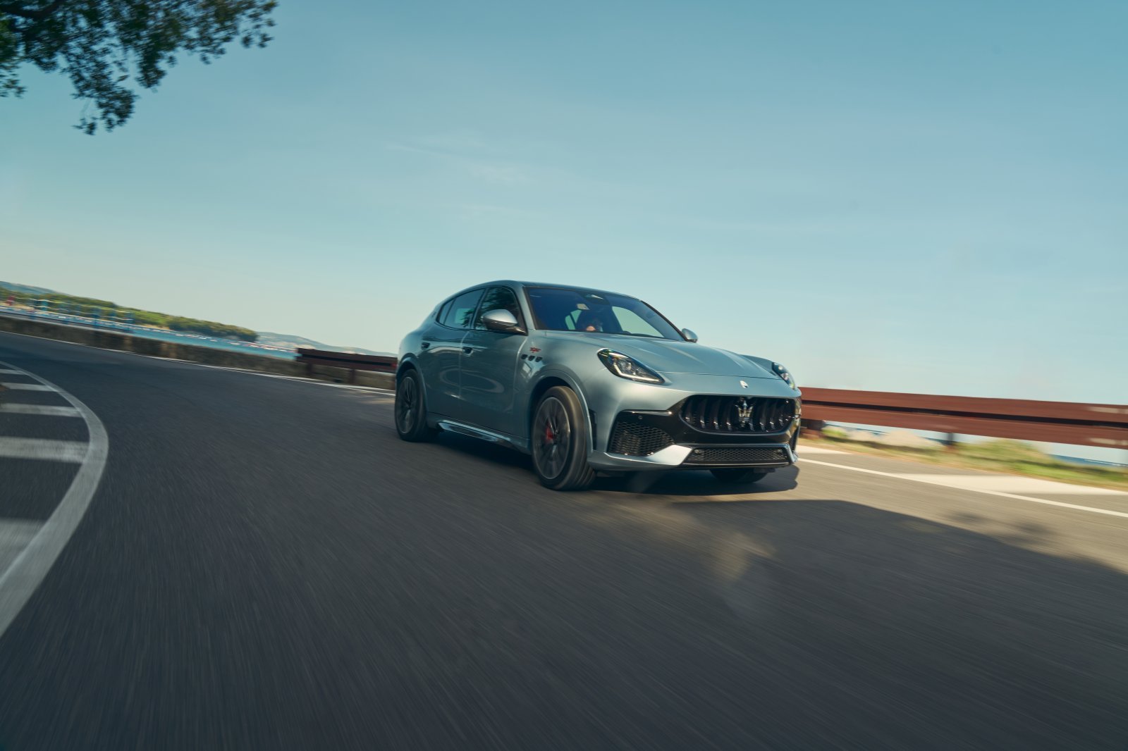 NEW MASERATI GRECALE TROFEO V6(5)のコピー.jpg