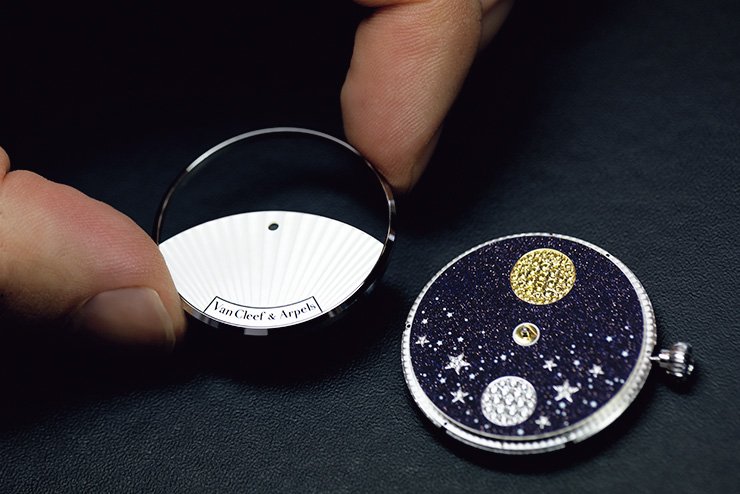 FB-vca_36_Assembling the dial - Lady Arpels Jour Nuit © Van Cleef & Arpels - Johann Sauty.jpg