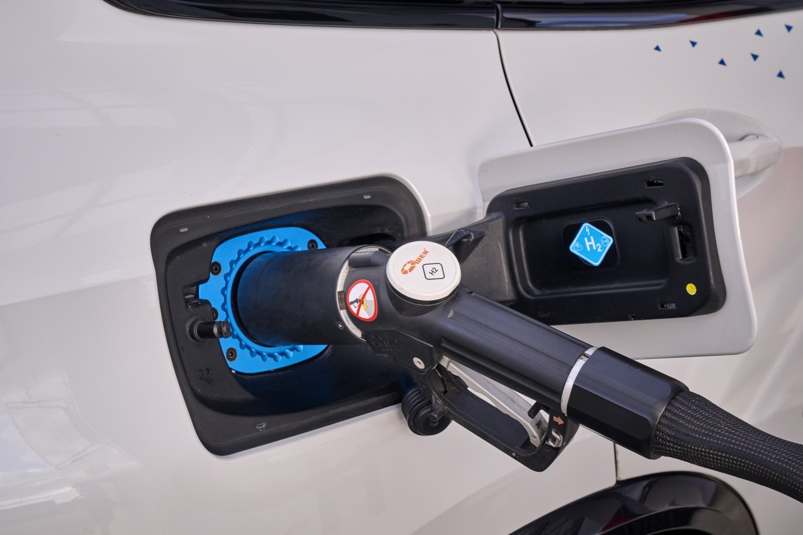 142_OnLocation_BMW_iX5_Hydrogen_Antwerpのコピー.jpg
