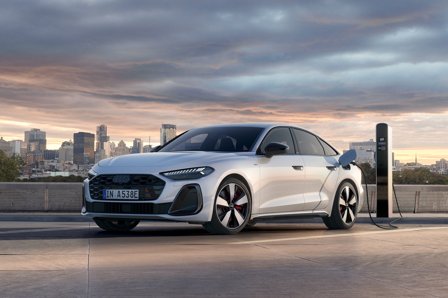 アウディ A5 TFSI e-hybrid クワトロSライ