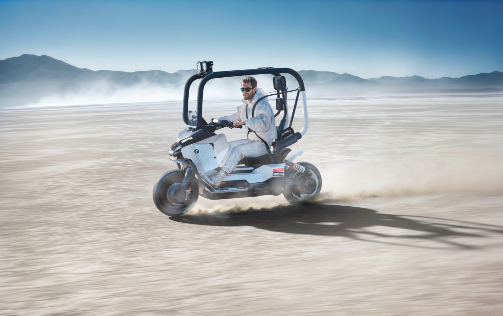 P90614801_lowRes_bmw-motorrad-present.jpg