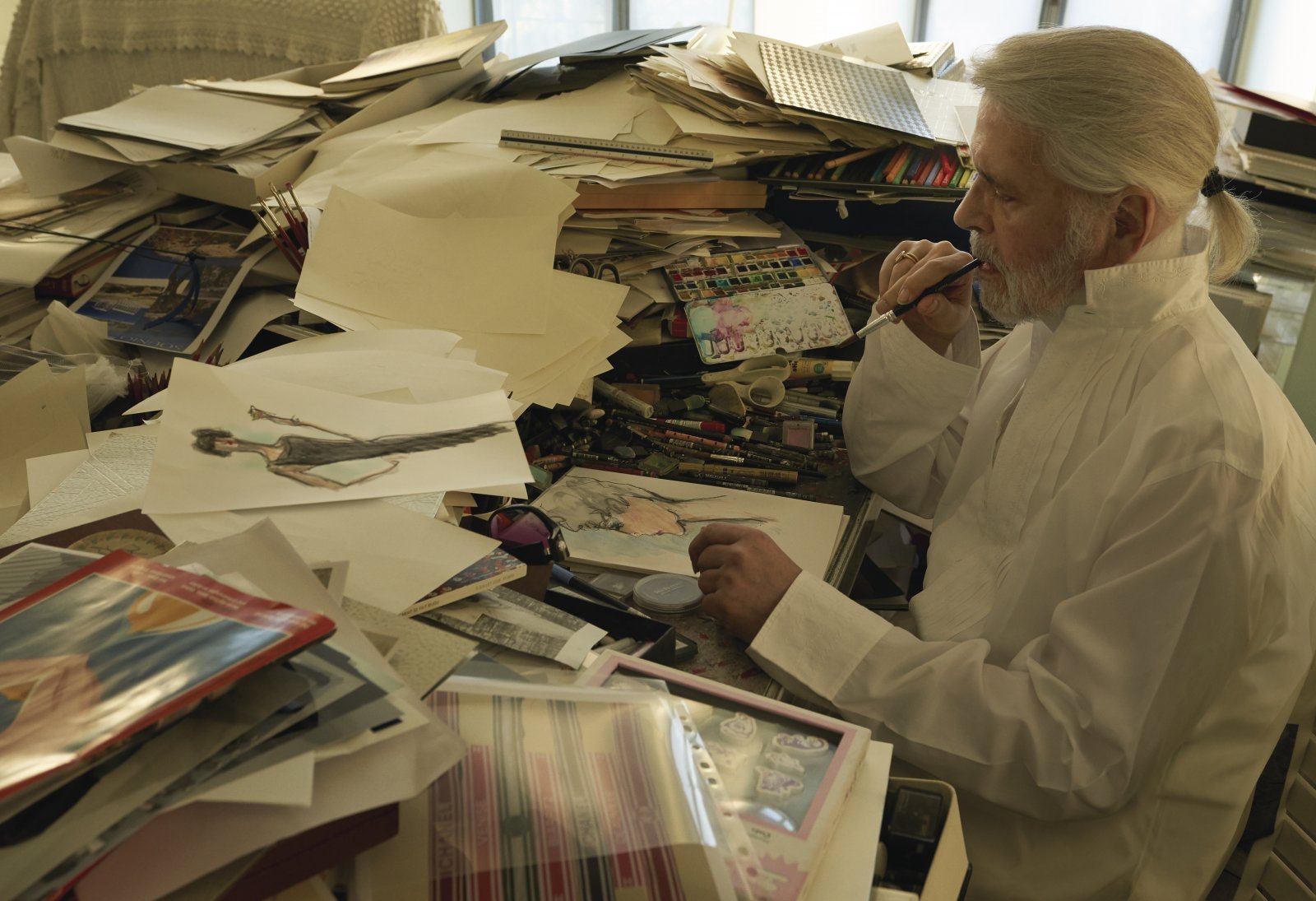 6-02. KarlLagerfeldPortraitAnnieLeibovitz.jpg