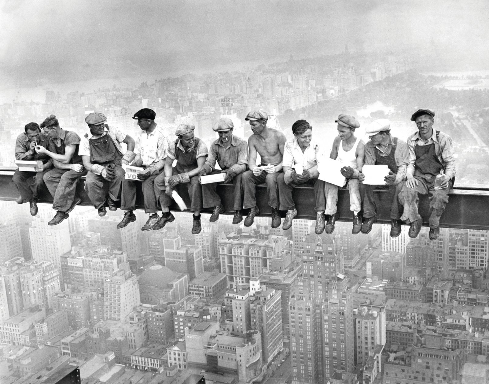6.Lunch atop a Skyscraper - 1932 - Courtesy Tishman Speyer.jpg