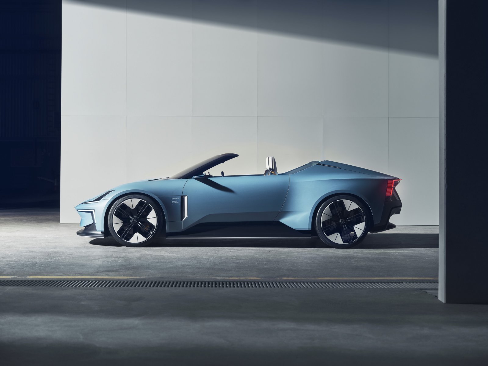 646265_20220302_Polestar_electric_roadster_concept.jpg