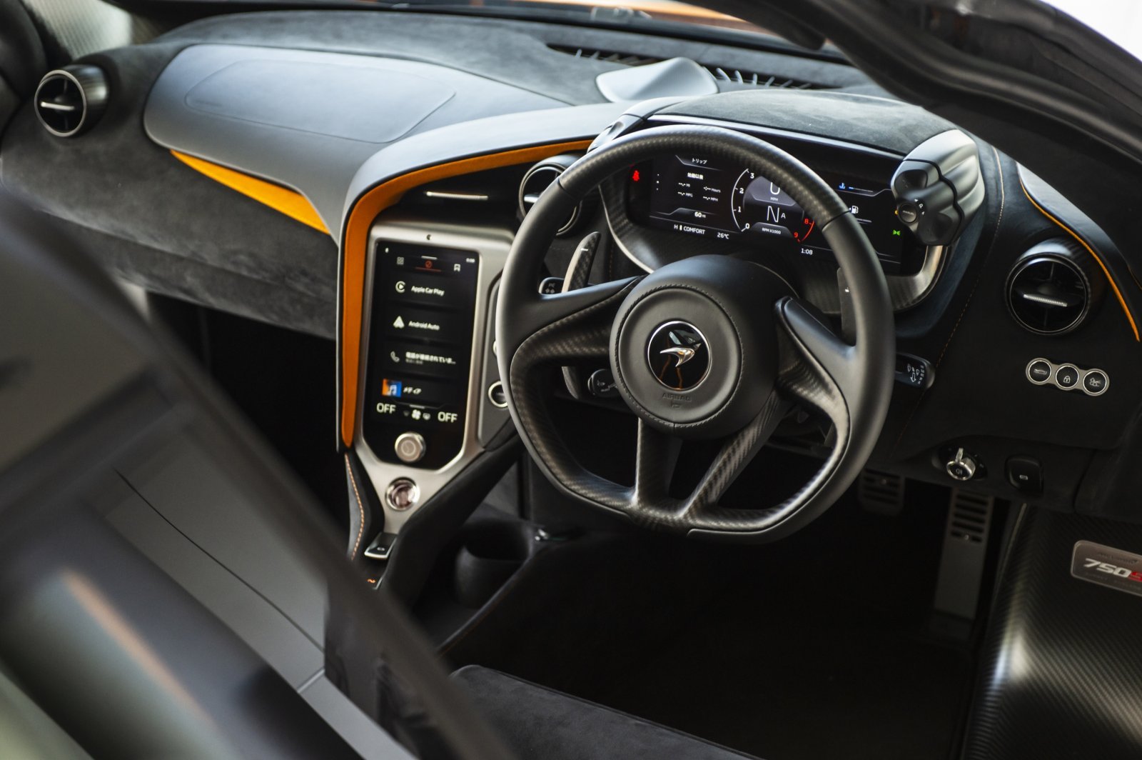 Medium-15270-McLaren750S.jpg