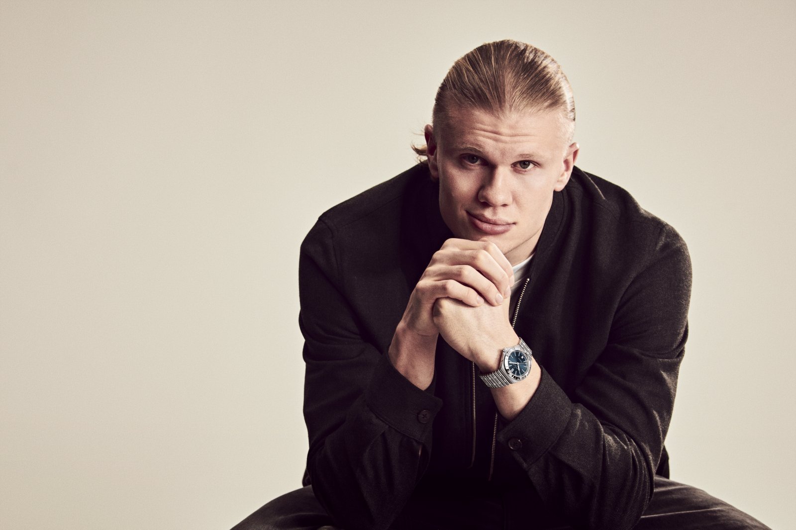 07_Erling_Haaland_Chronomat B01 42_PB0158101C1A1_IceBlue_RGB.jpg
