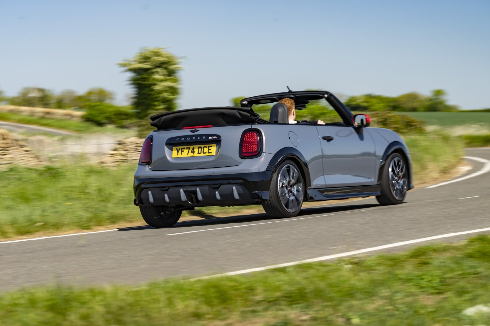BF_MINI_JCW_Convertible_Copper_Grey_052025_00022のコピー.jpg
