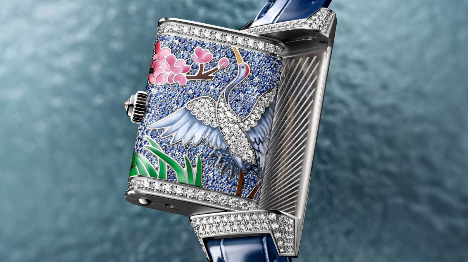 1920_2026_vdm_qz329345_reverso_closeup_srgb_16-9.jpg