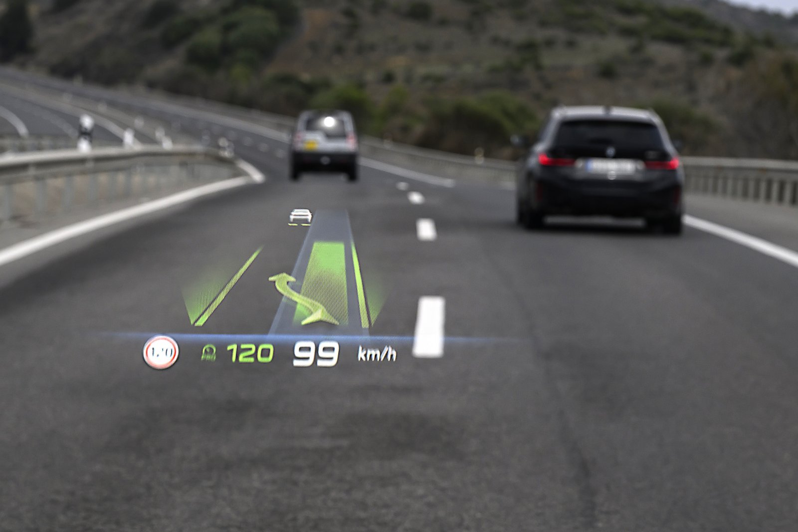 BMW iX3 Motorway Assistant 023のコピー.jpg