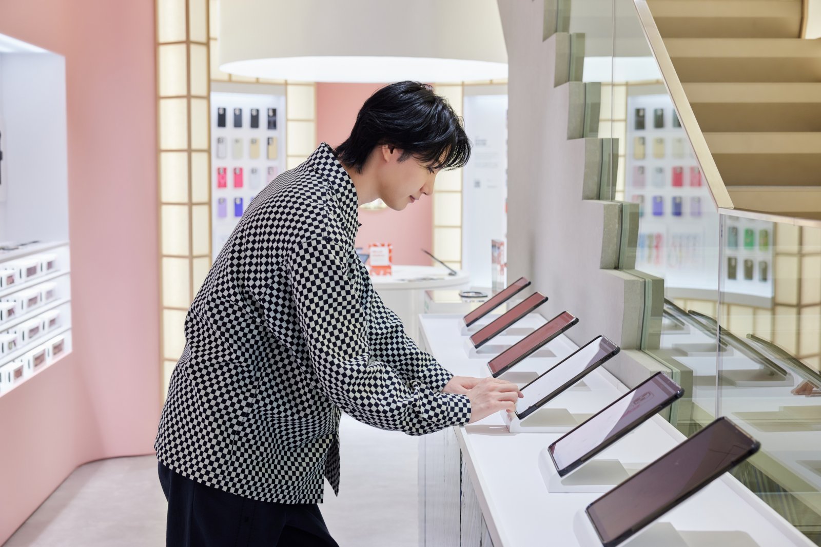 Dori Sakurada_pr_2400×1600_06.jpg