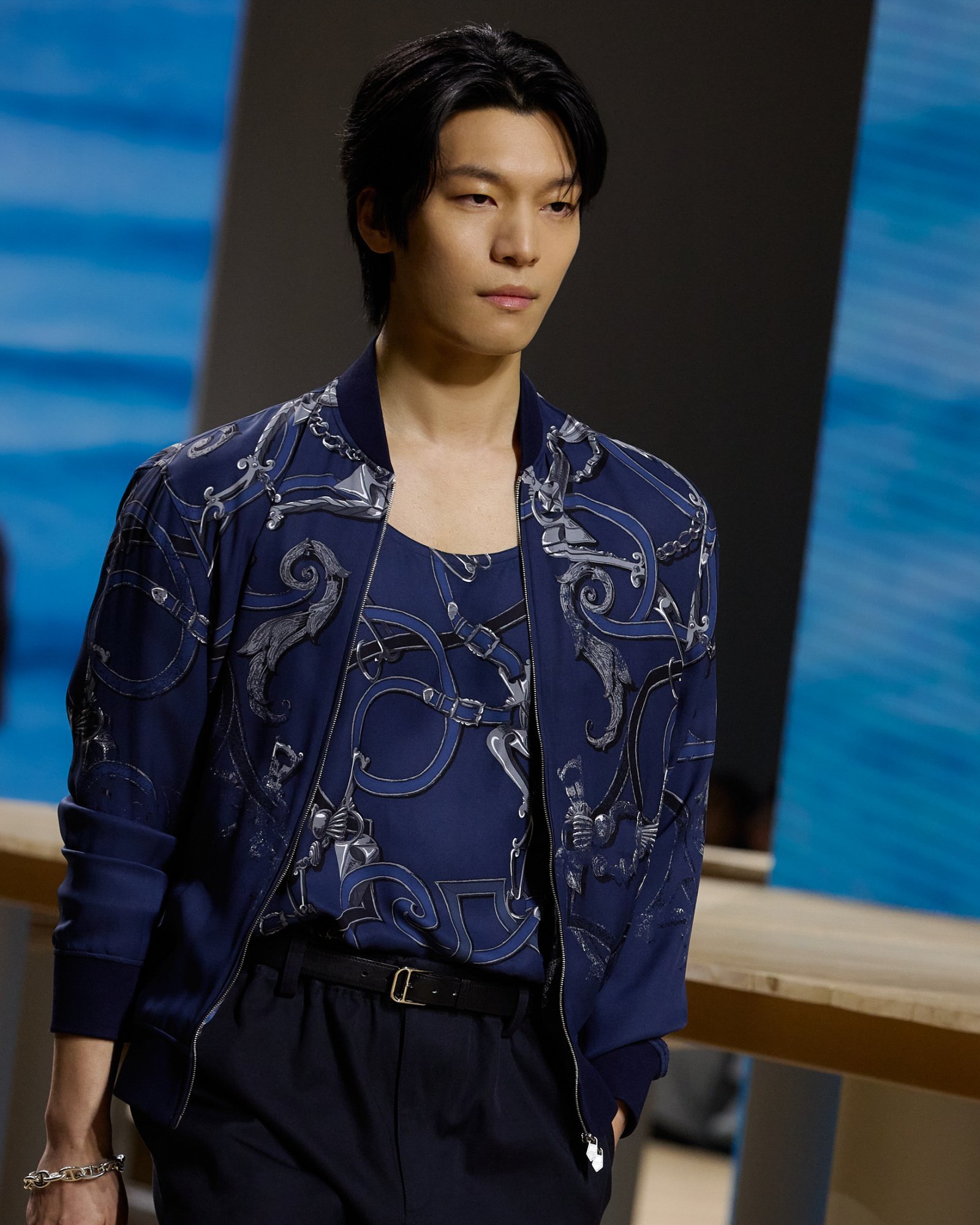 HERMÈS_BOARDWALK_RUNWAY_©︎HYUK KIM_48_1_ウィハジュン.jpg
