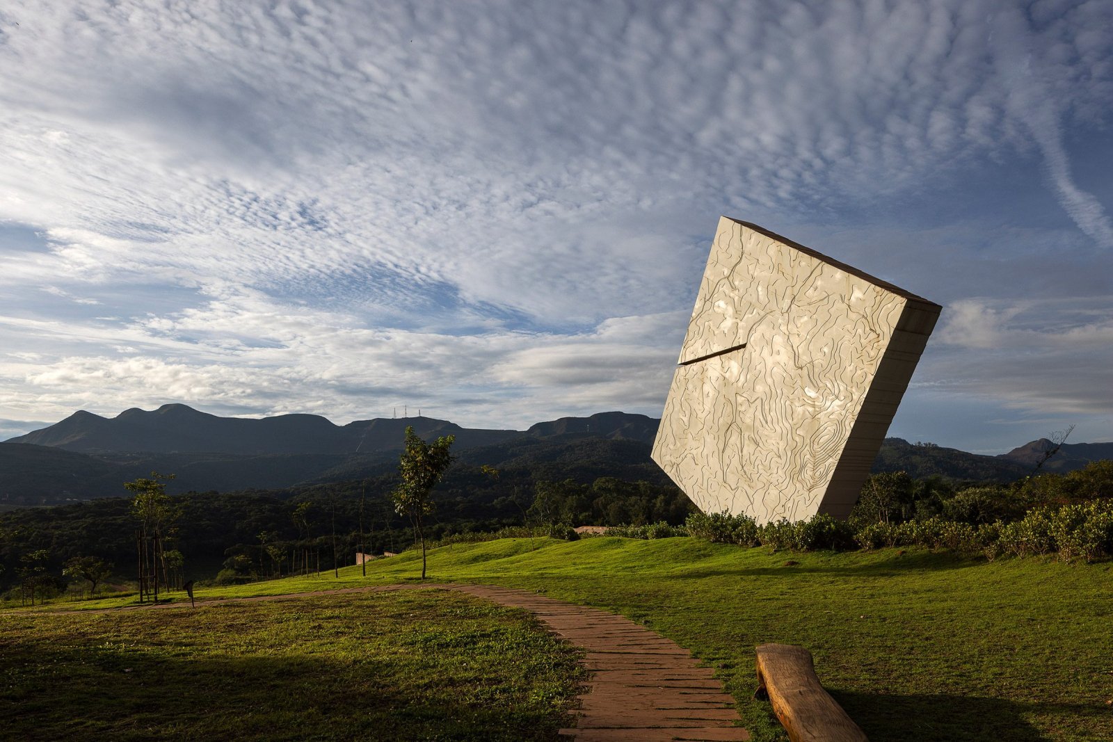 gpaa-brmadinho-memorial-brazil_dezeen_2364_col_12.jpg