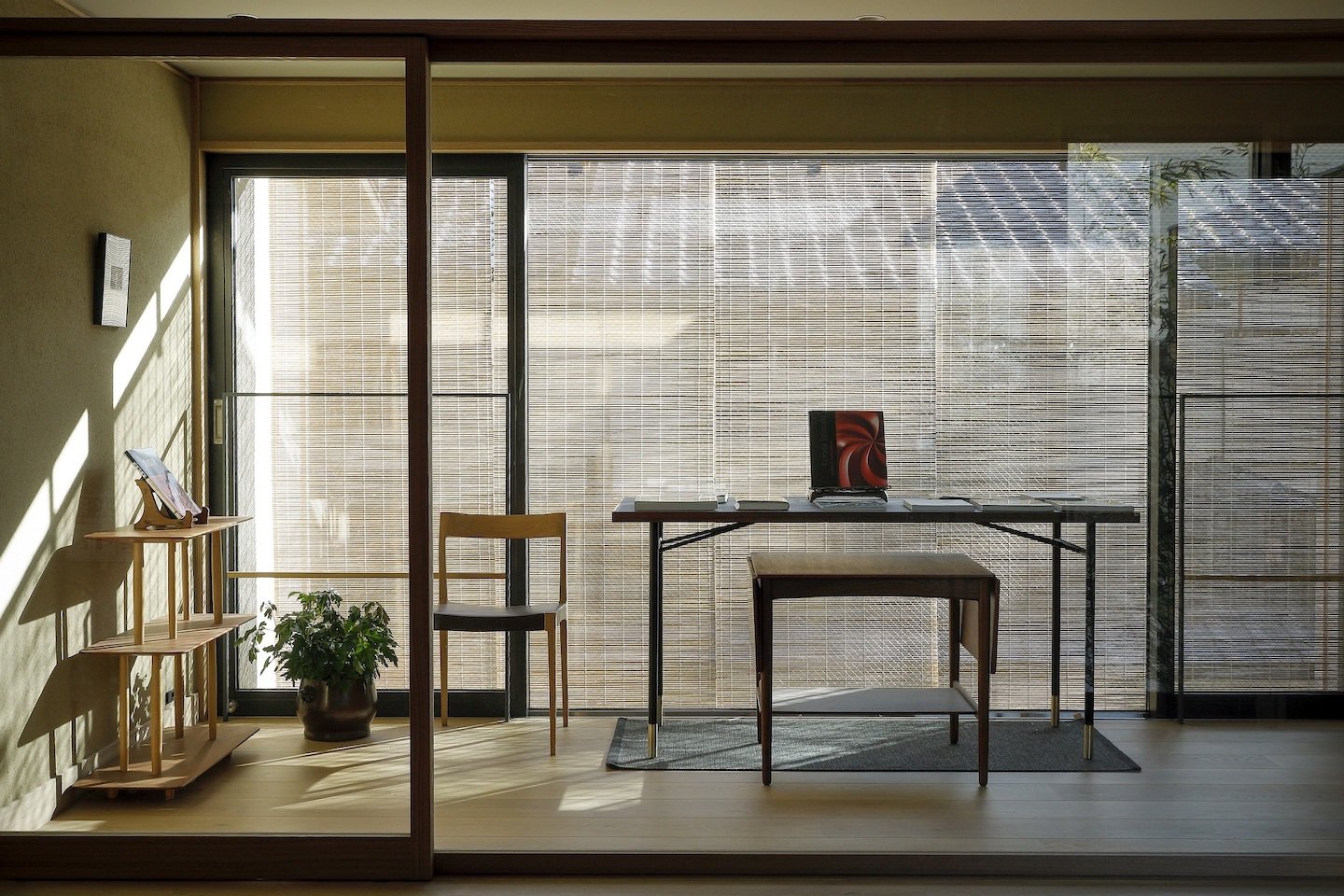 京都の鍵善良房がオープンした注目の美術館「ZENBI」で、山口晃展を