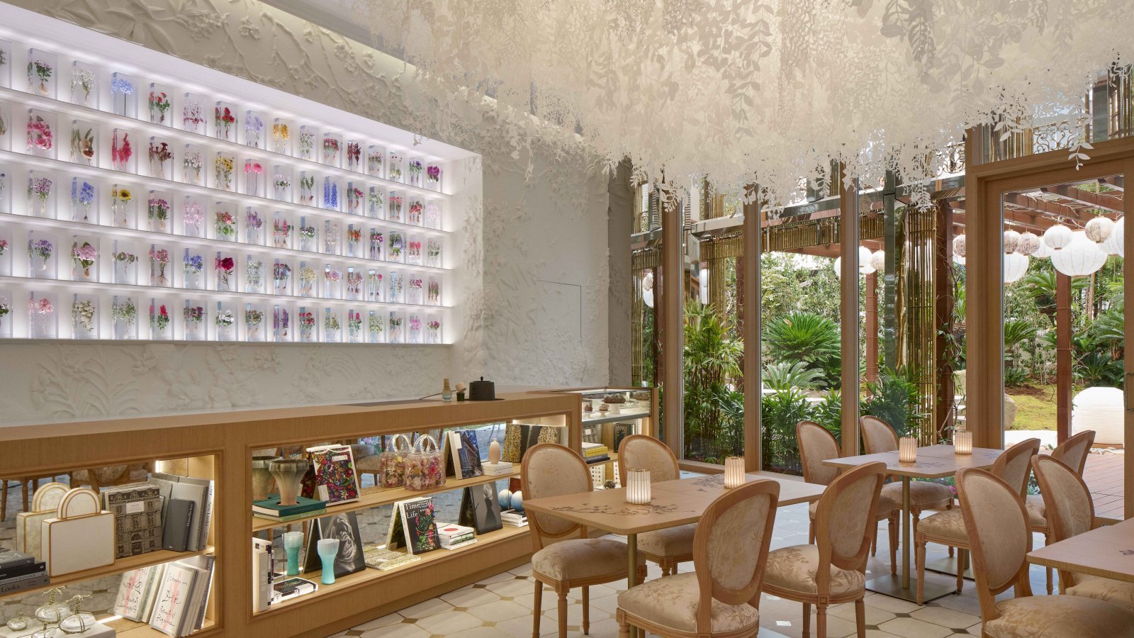 カフェ ディオール by アンヌ= ソフィー・ピック バンブー パビリオン© DAICI ANO.jpg