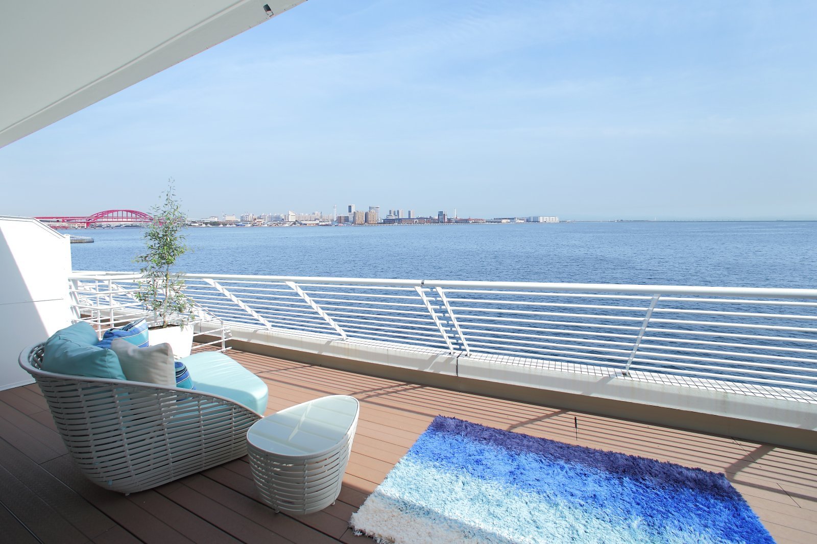 n16_0508_38_balcony.jpg