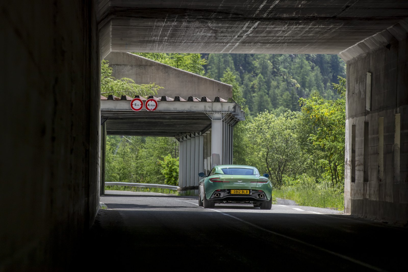 AM_Aston_Martin_DB12_Green_©AndyMorgan0126.JPG