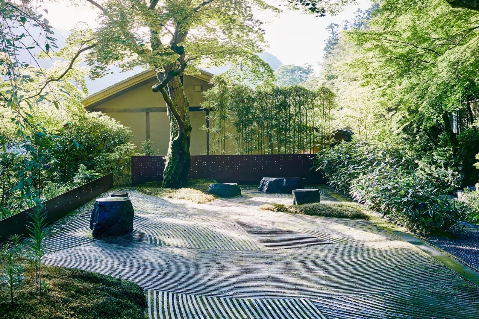 【星のや京都】奥の庭.jpg