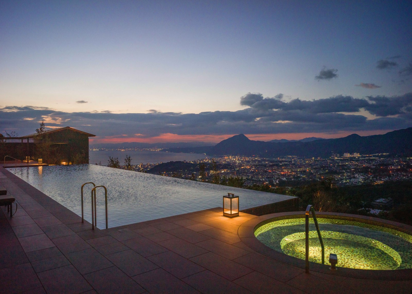 ANA-IC-Beppu_Pool-10.jpg