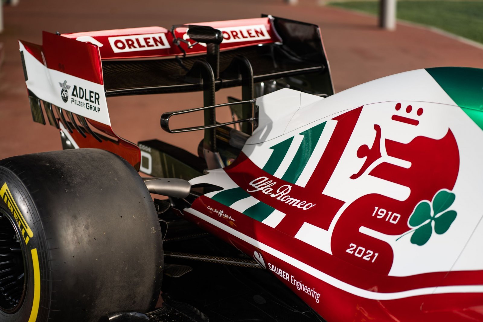 Alfa_Romeo_flies_the_Italian_flag_at_the_Monza_Grand_Prix.jpg