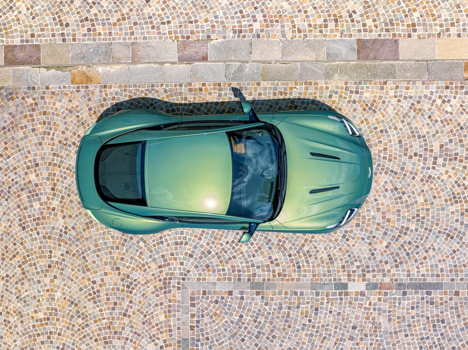 Aston_Martin_DB12_Green_0015.JPG