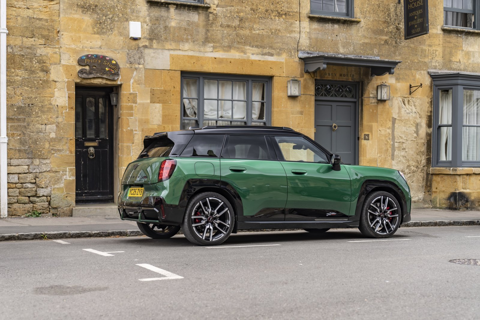 BF_MINI_JCW_Aceman_British_Racing_Green_IV_052025_00024.jpg