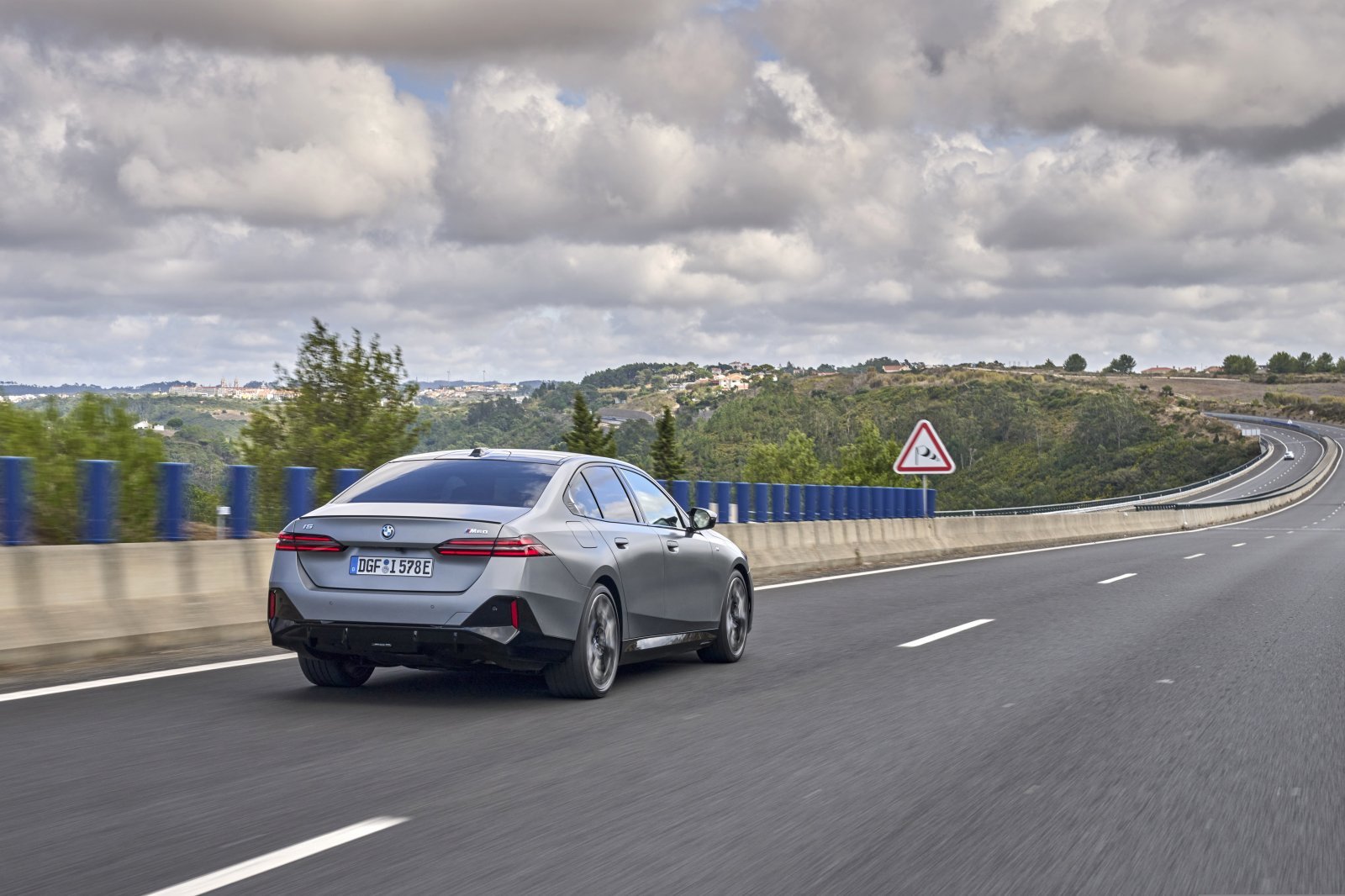 BMW_i5_M60xDrive_Frozen Pure Grey metallic_016.JPG