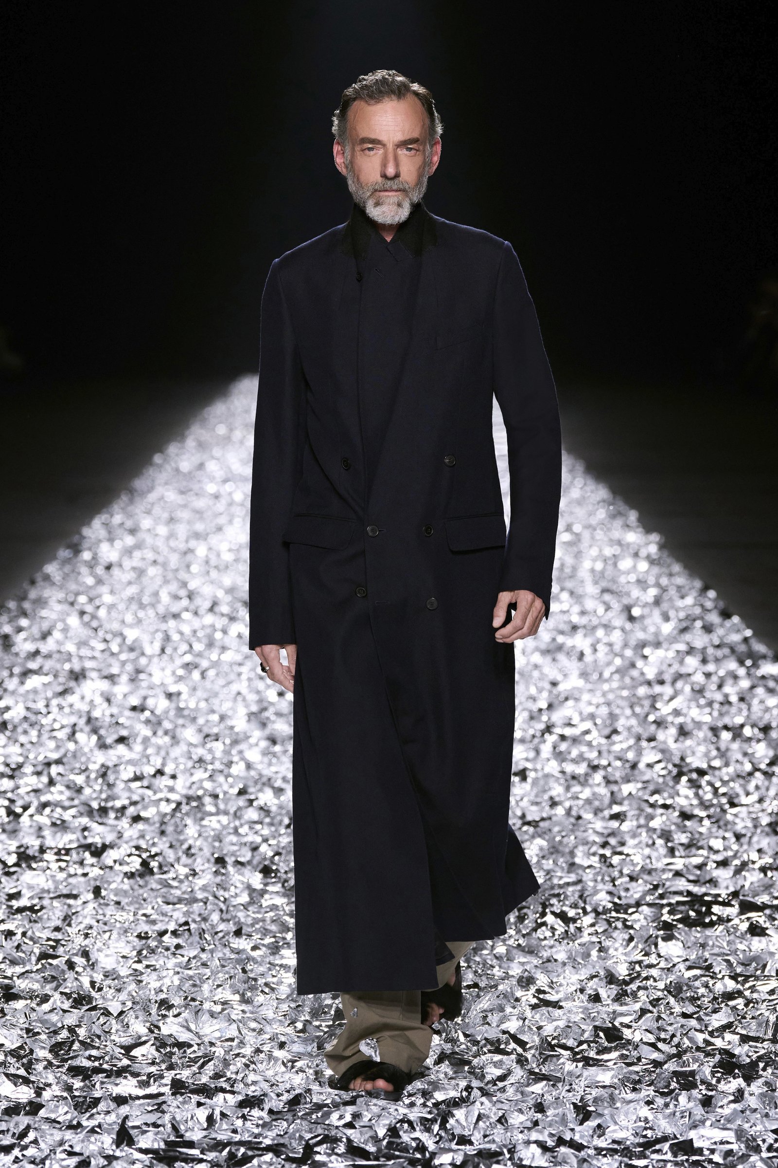 DRIES_VAN_NOTEN_SS25_2732X4098_LOOKS_01.jpg