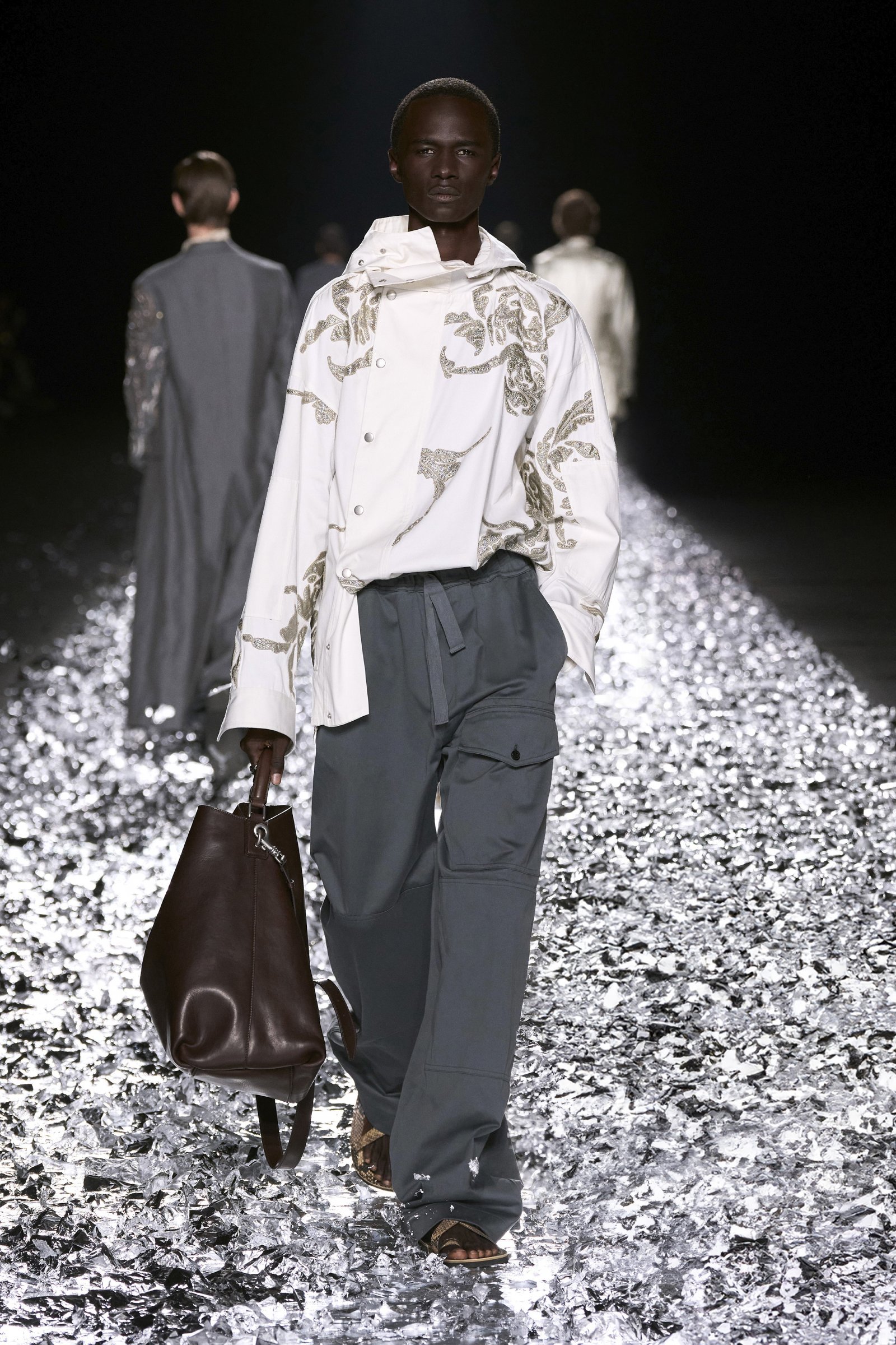 DRIES_VAN_NOTEN_SS25_2732X4098_LOOKS_29.jpg