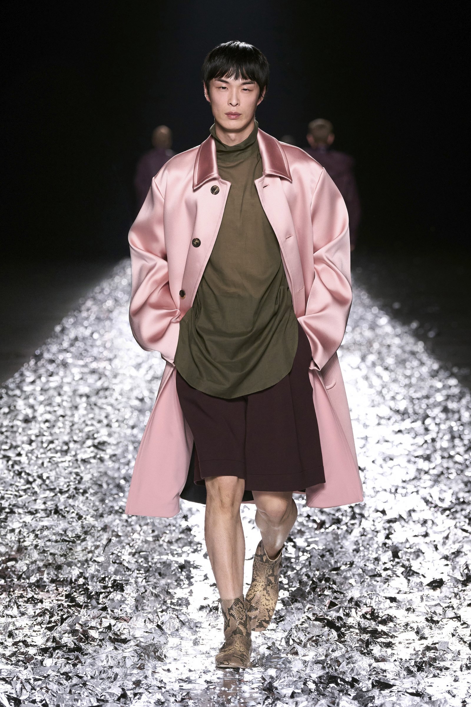 DRIES_VAN_NOTEN_SS25_2732X4098_LOOKS_37.jpg