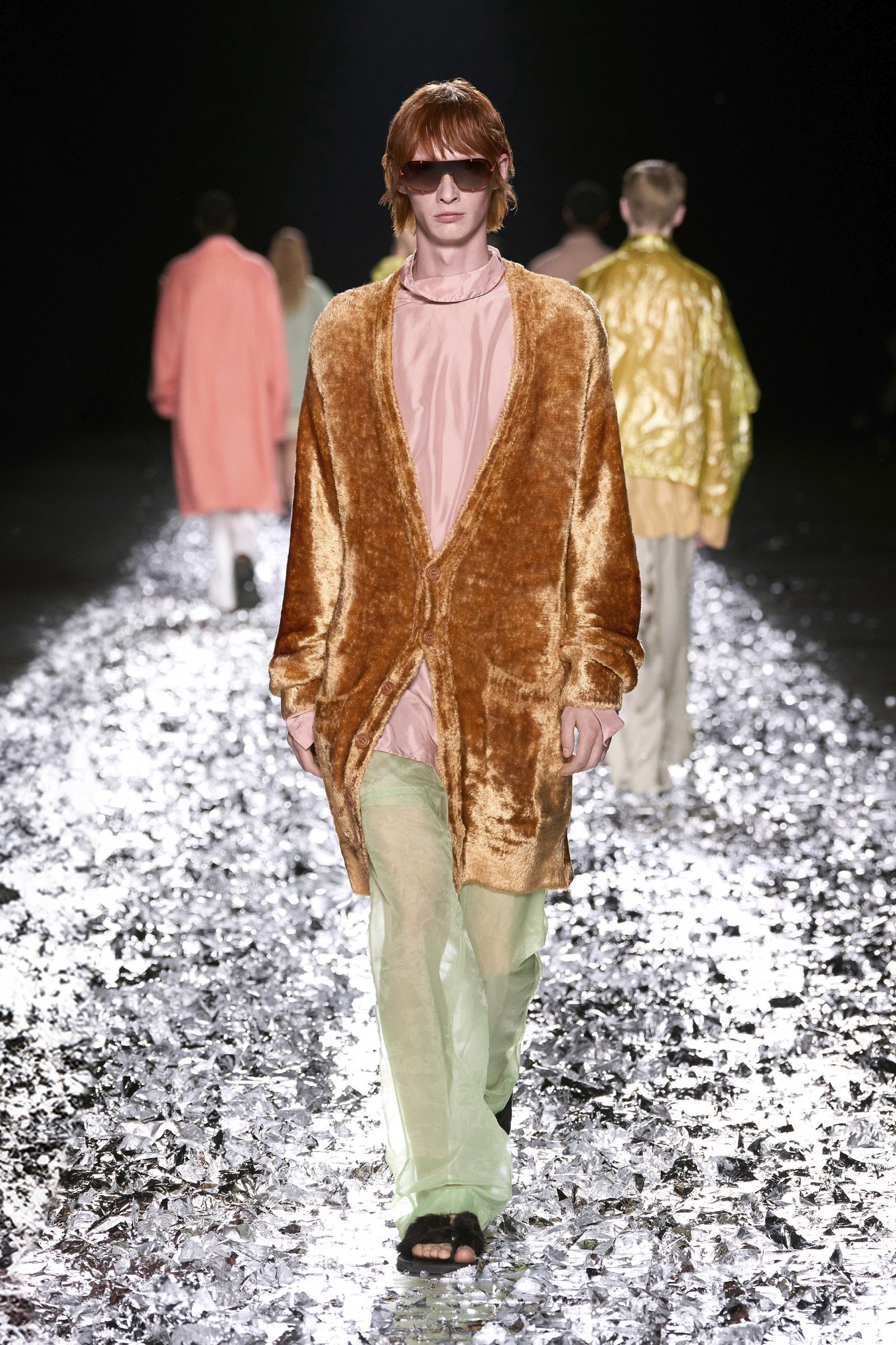 DRIES_VAN_NOTEN_SS25_2732X4098_LOOKS_44.jpg