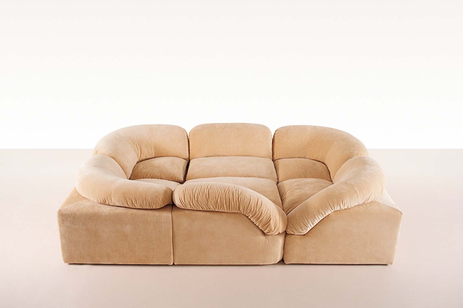 FB-04_34_PS_TACCHINI_Faye Toogood_Butter sofa.jpg