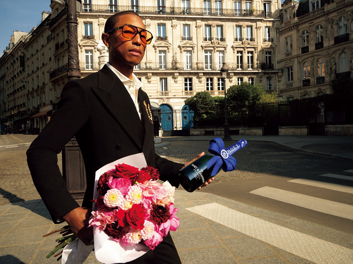 FB-3_Moet Chandon Pharrell Williams Limited Edition - Hero Blue Bow - Credits Anthony Seklaoui HR.jpg