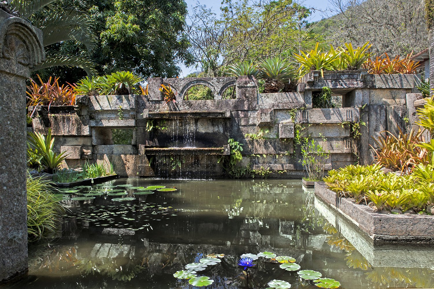 FOTO CASCATA CASA.jpg