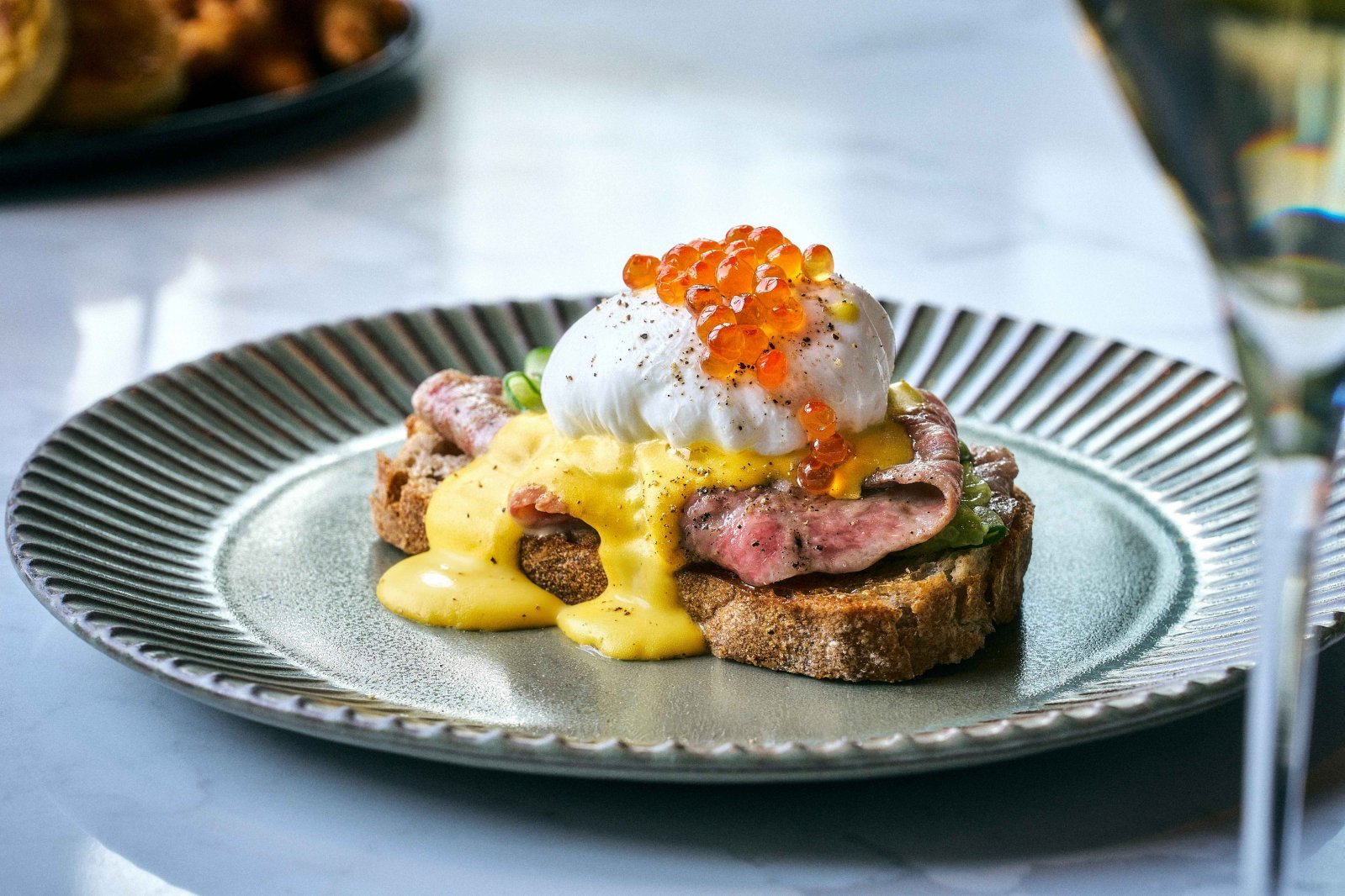 Fairmont Tokyo - DRIFTWOOD BAR & GRILL - Fairmont Sunday Brunch - Egg beneddict.jpg
