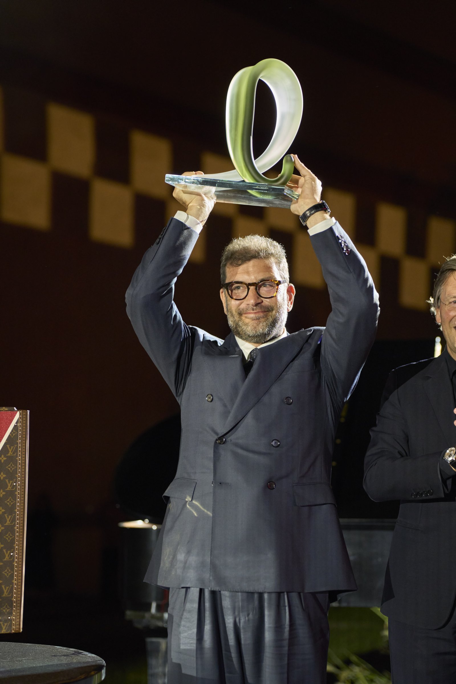 Gianandrea_Redaelli_and_the_Vienini_trophy.jpeg
