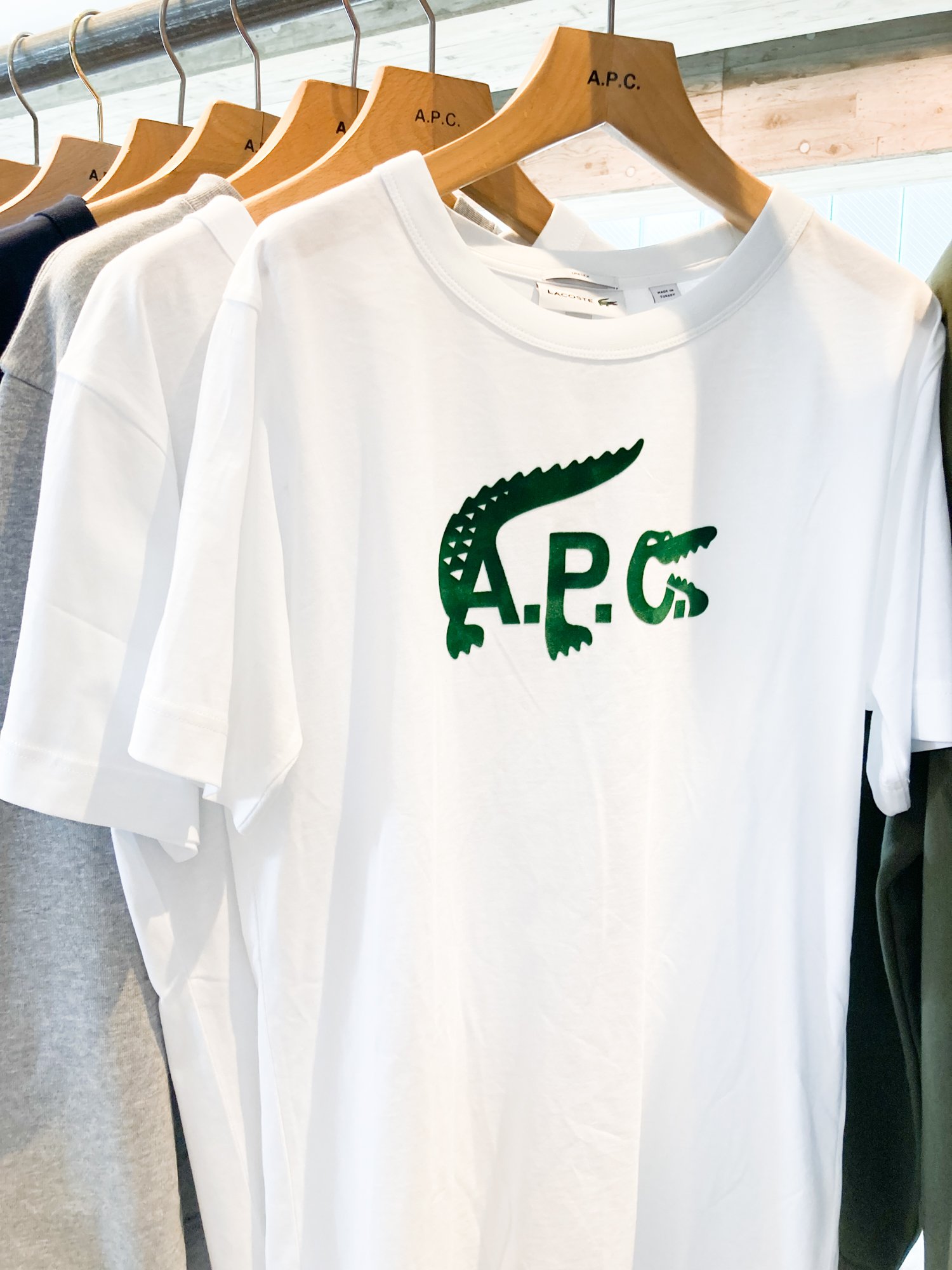 人気を誇る A.P.C.×LACOSTE Tシャツ ecousarecycling.com