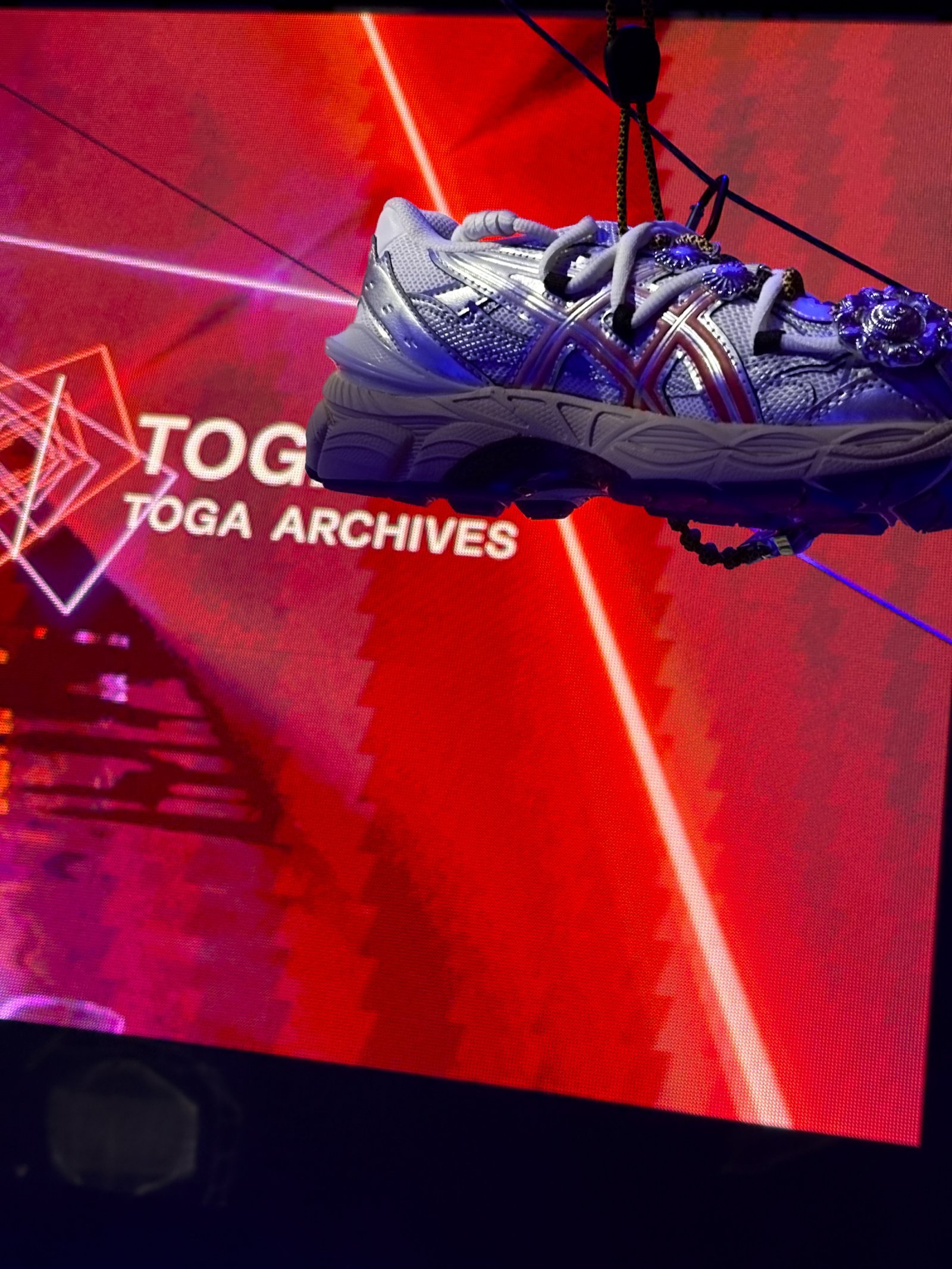 TOGA×ASICS】即完売必至か！？10月発売のモードなコラボスニーカーを