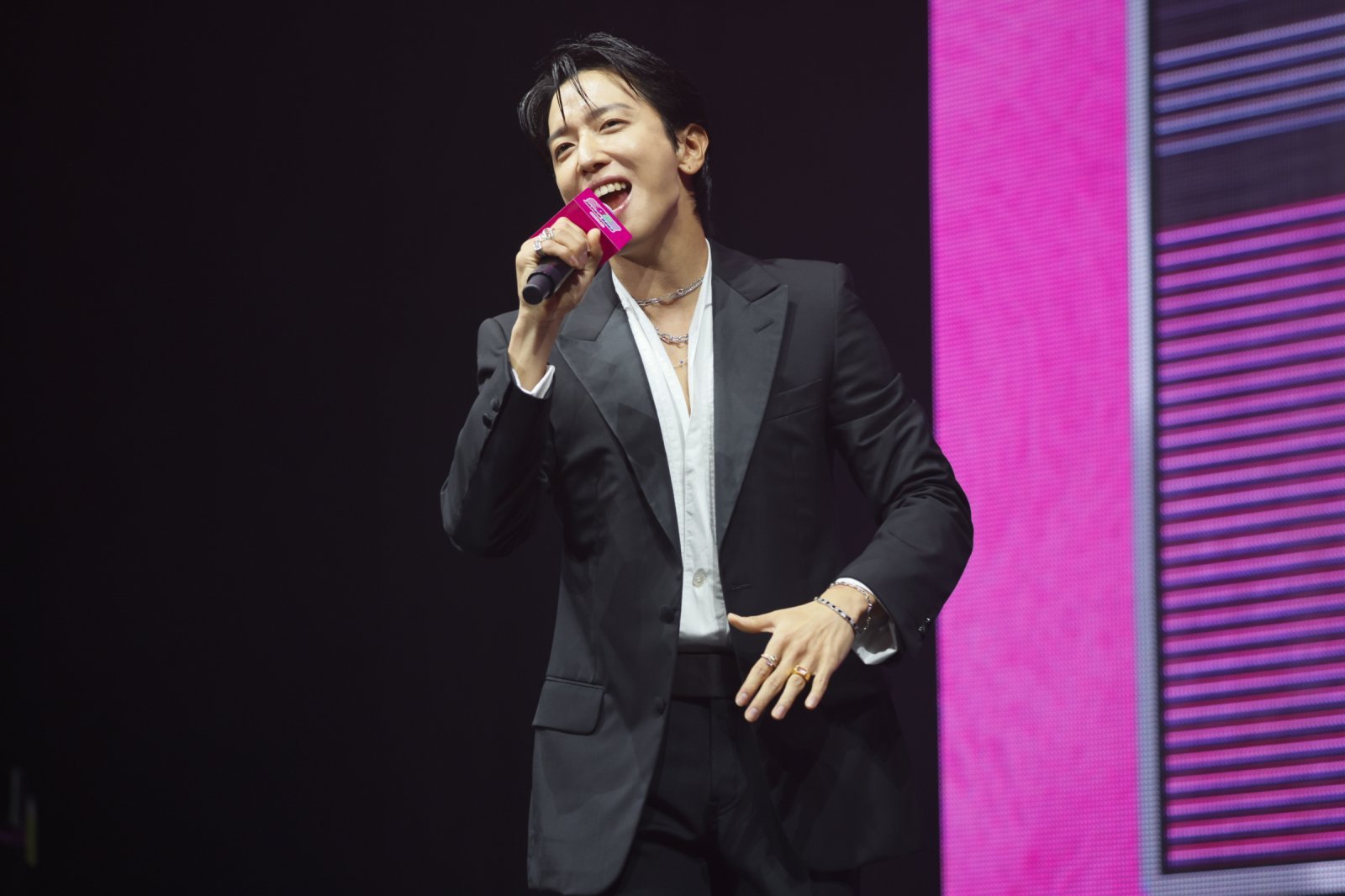 JUNG YONG HWA_1.jpg