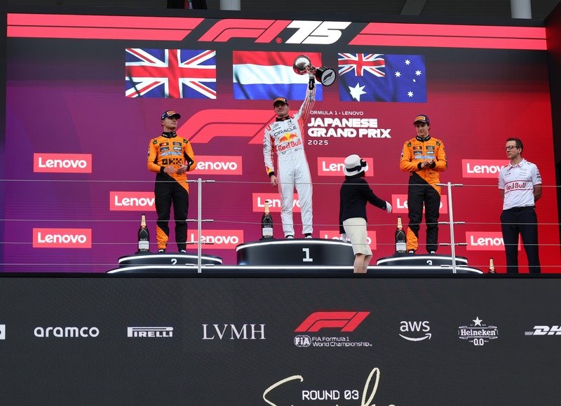 Japanese GP_Trophy Ceremony_4.jpg