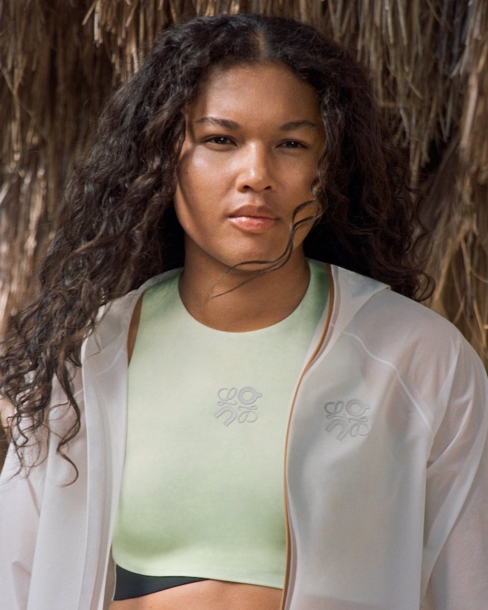 LOEWE_FW24_ON_D5_RTW_AALIYAH_MILLER_RGB_CROPPED_4x5_D1-AAUYAH-7-016A_04 (1) (1).jpg