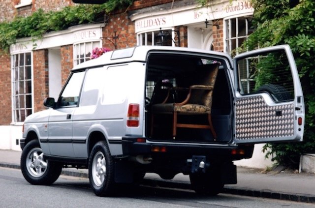 Land_Rover_Discovery_Commercial_Tdi.jpeg