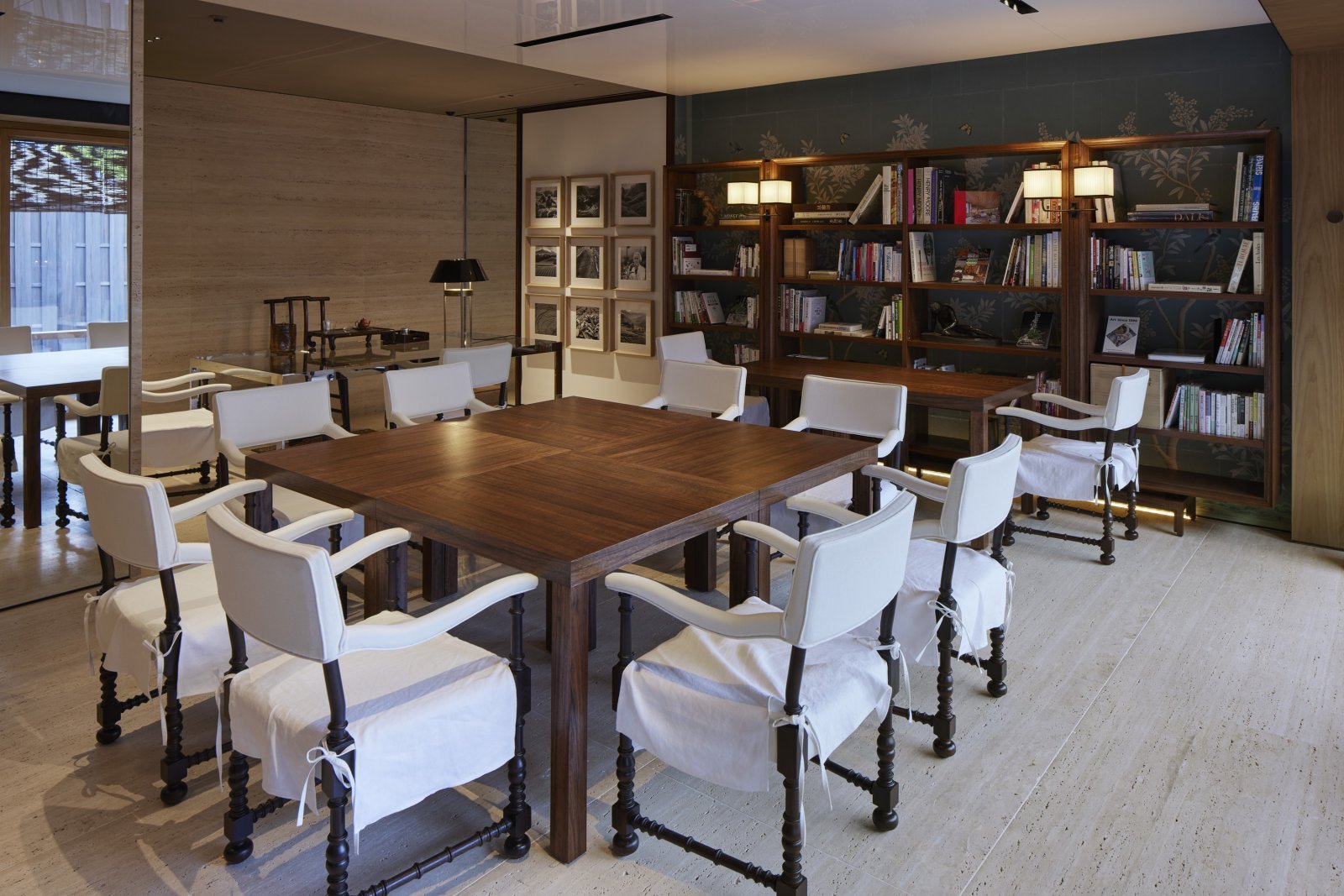 Library by Nacasa&Partners Inc.jpg