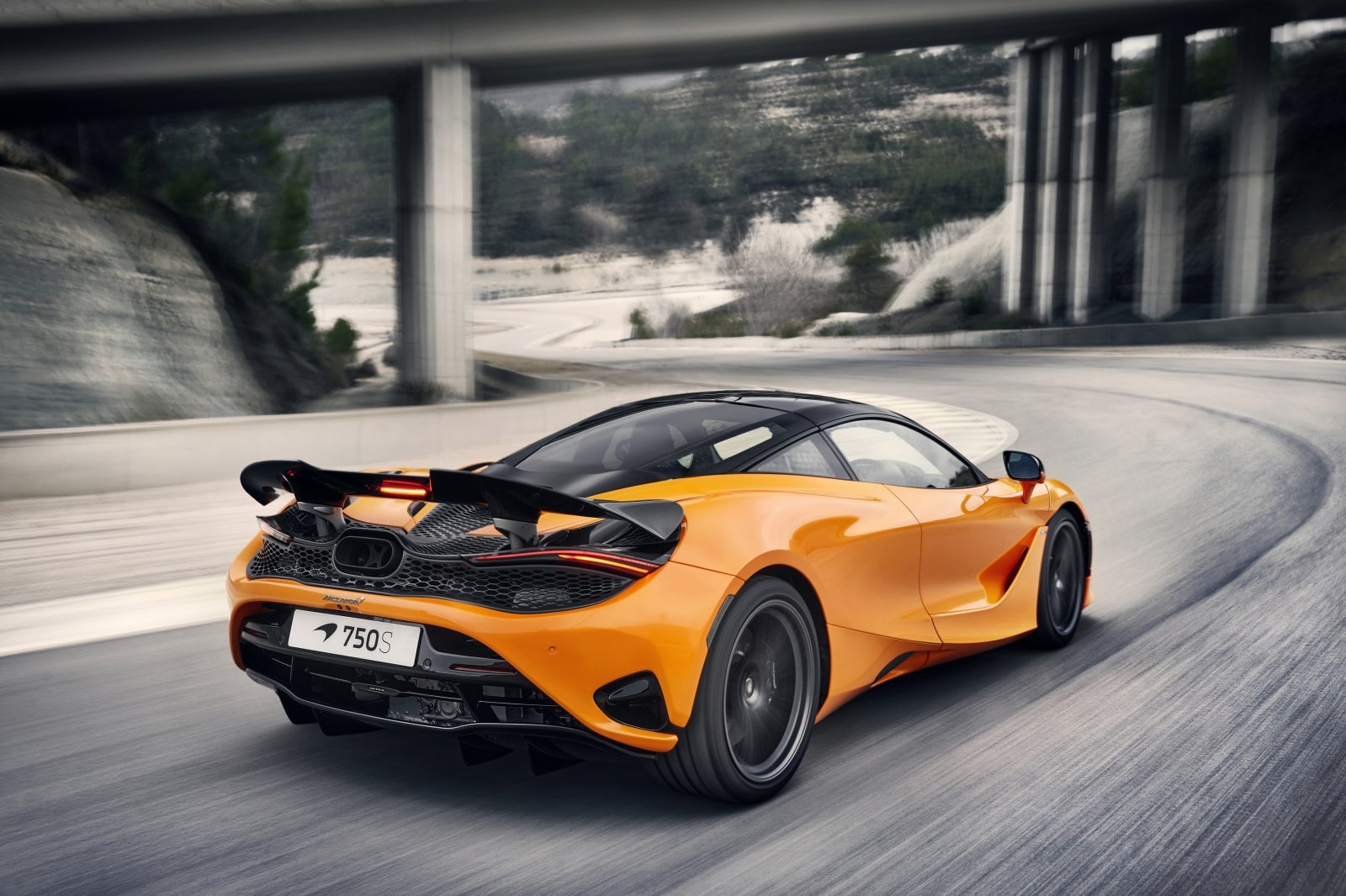 Medium-15100-McLaren750S.jpg