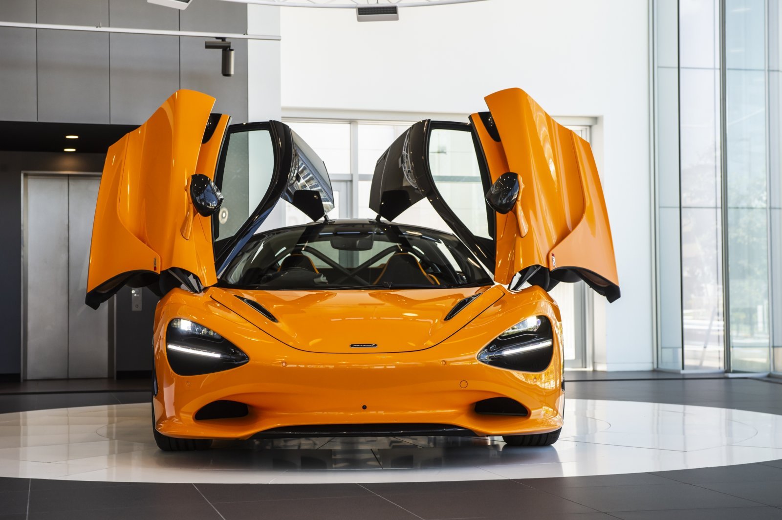 Medium-15268-McLaren750S.jpg