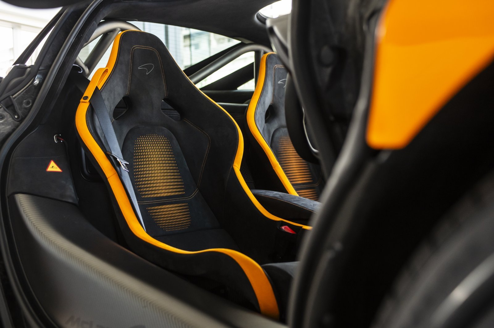 Medium-15271-McLaren750S.jpg