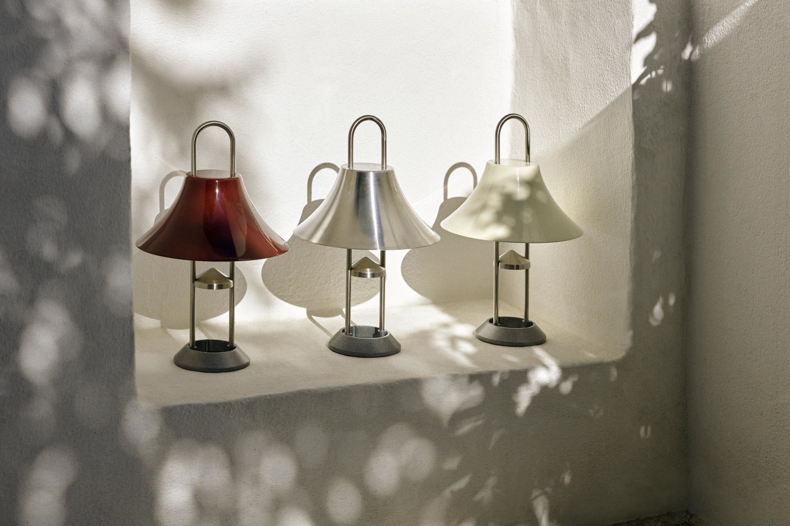 Mousqueton Lamp iron red_brushed stainless steel_oyster white.jpg