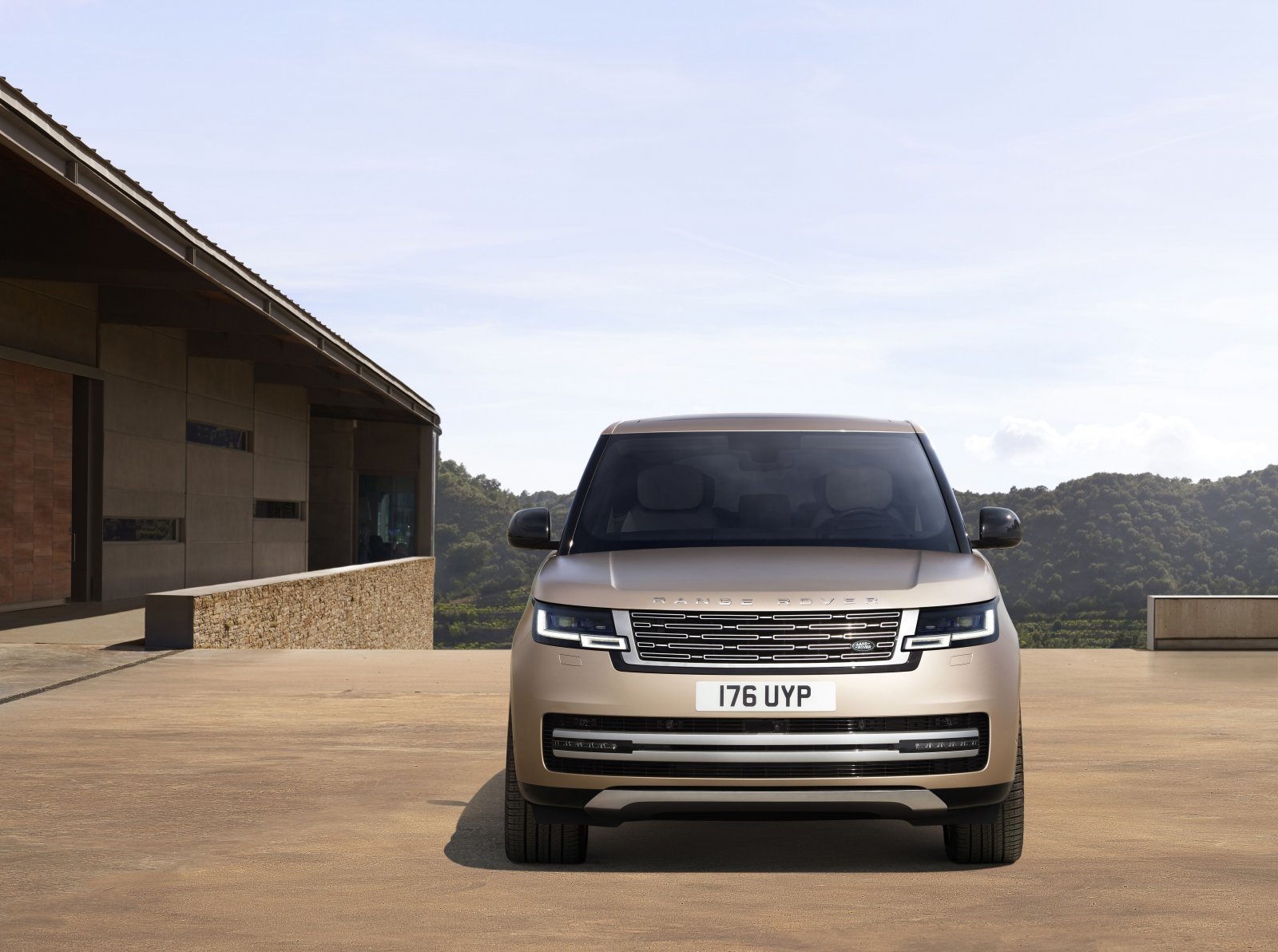 NEW RANGE ROVER_exterior_6.jpg